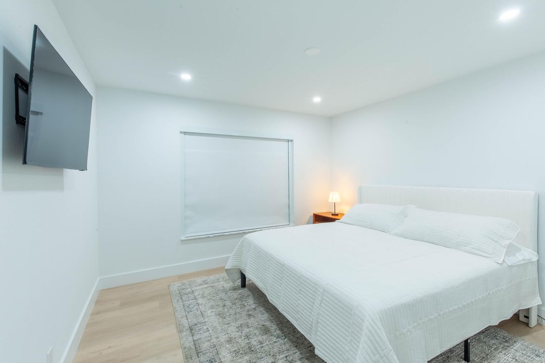 Active With Contract: $15,000 (4 beds, 3 baths, 2730 Square Feet)