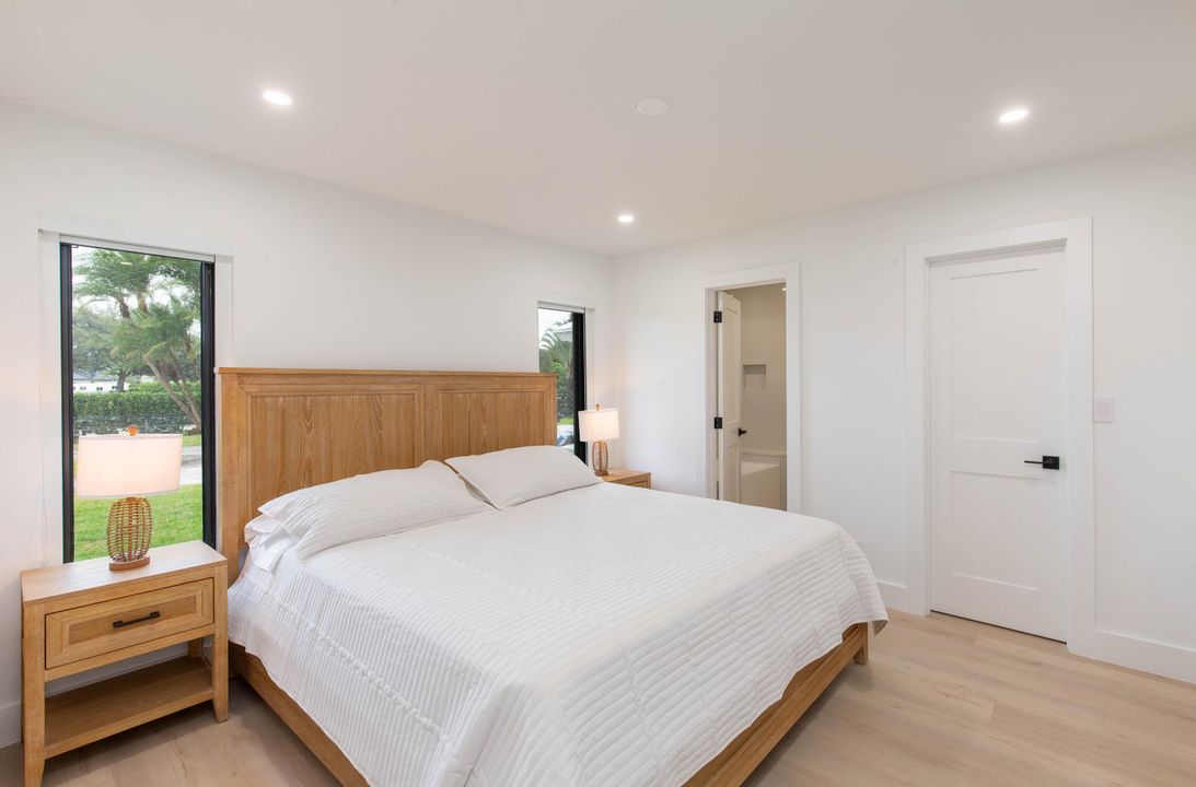 Active With Contract: $15,000 (4 beds, 3 baths, 2730 Square Feet)