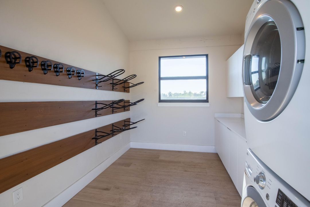 Active With Contract: $15,000 (4 beds, 3 baths, 2730 Square Feet)