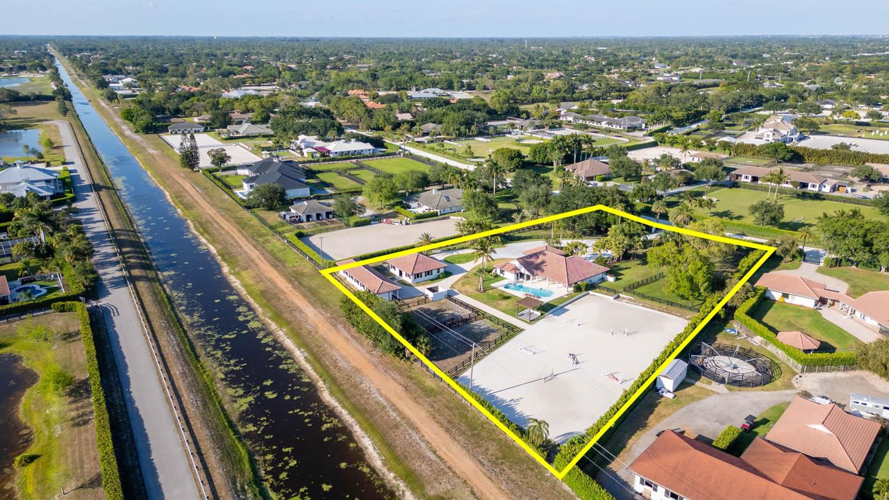 Active With Contract: $15,000 (4 beds, 3 baths, 2730 Square Feet)