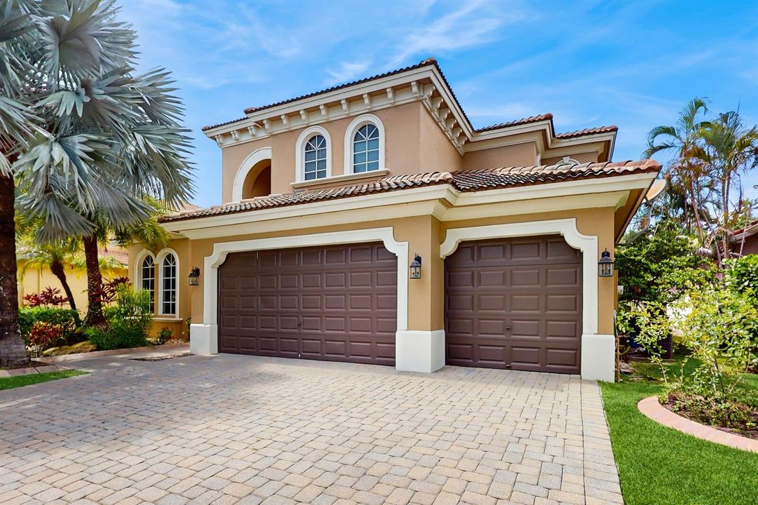 For Sale: $1,099,000 (4 beds, 4 baths, 3717 Square Feet)