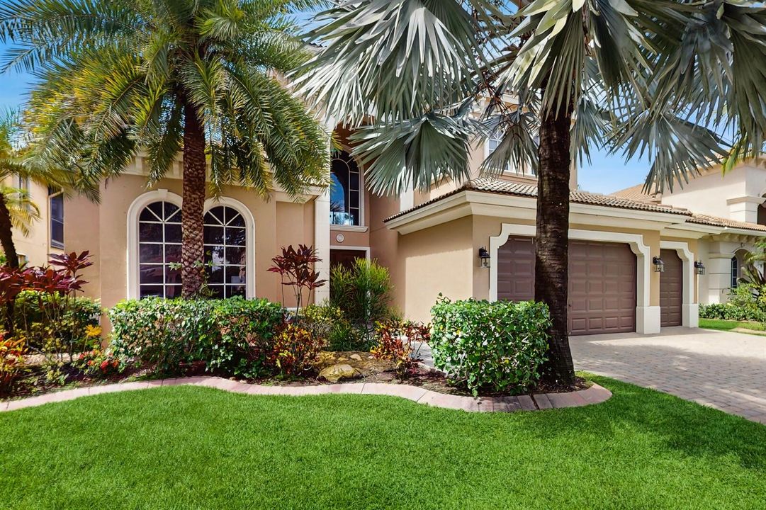 For Sale: $1,099,000 (4 beds, 4 baths, 3717 Square Feet)