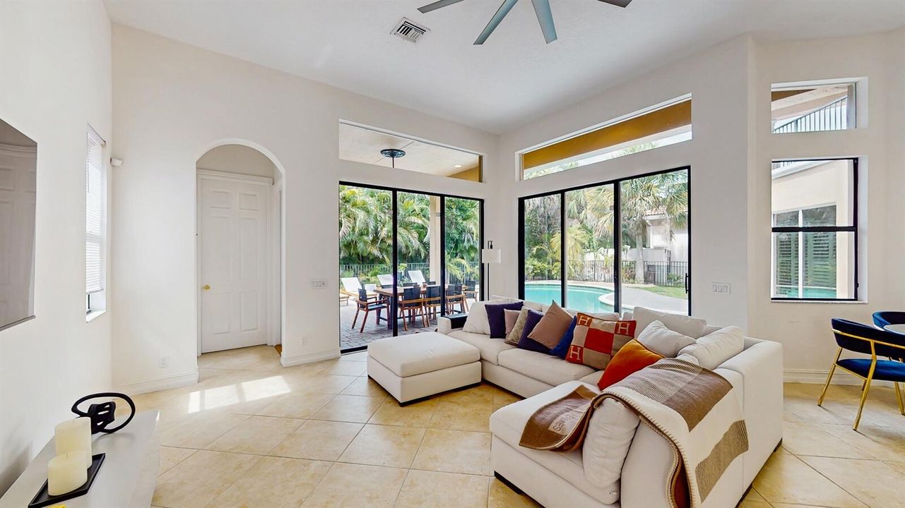 For Sale: $1,099,000 (4 beds, 4 baths, 3717 Square Feet)