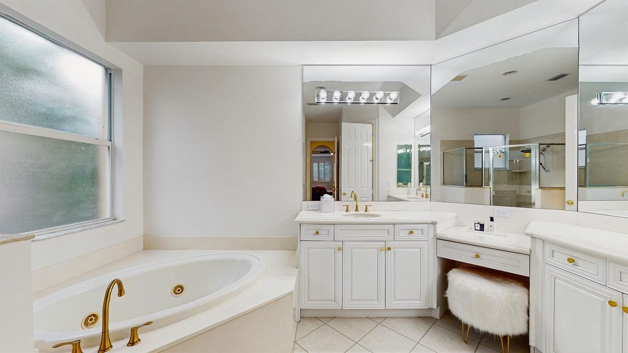 For Sale: $1,099,000 (4 beds, 4 baths, 3717 Square Feet)