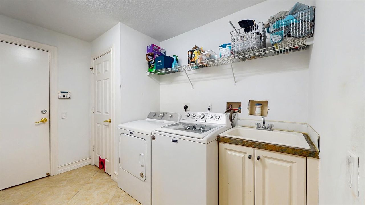 For Sale: $1,099,000 (4 beds, 4 baths, 3717 Square Feet)