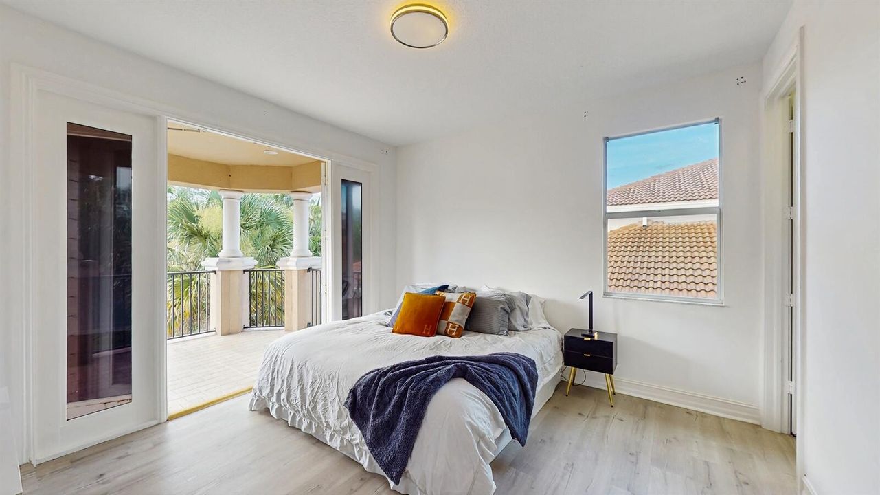 For Sale: $1,099,000 (4 beds, 4 baths, 3717 Square Feet)