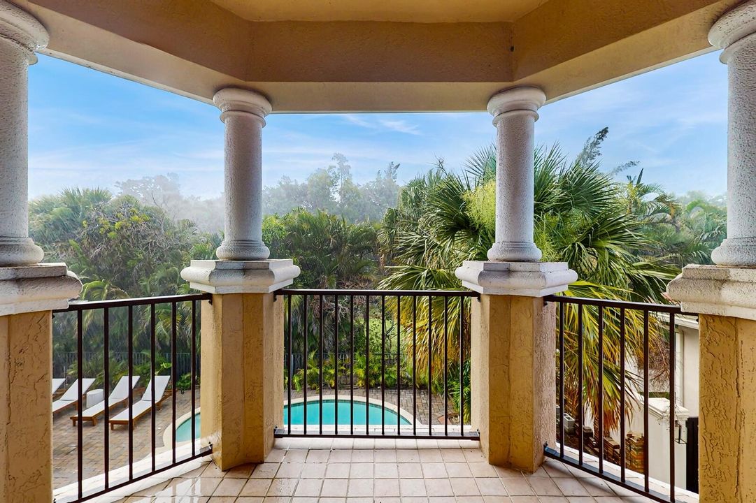 For Sale: $1,099,000 (4 beds, 4 baths, 3717 Square Feet)