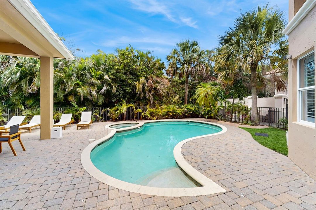 For Sale: $1,099,000 (4 beds, 4 baths, 3717 Square Feet)