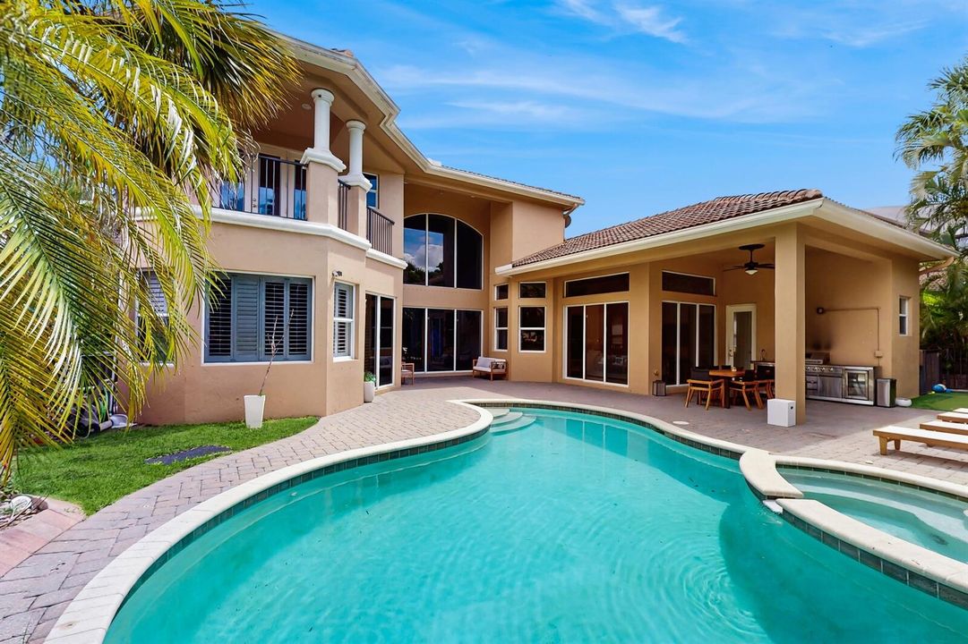 For Sale: $1,099,000 (4 beds, 4 baths, 3717 Square Feet)