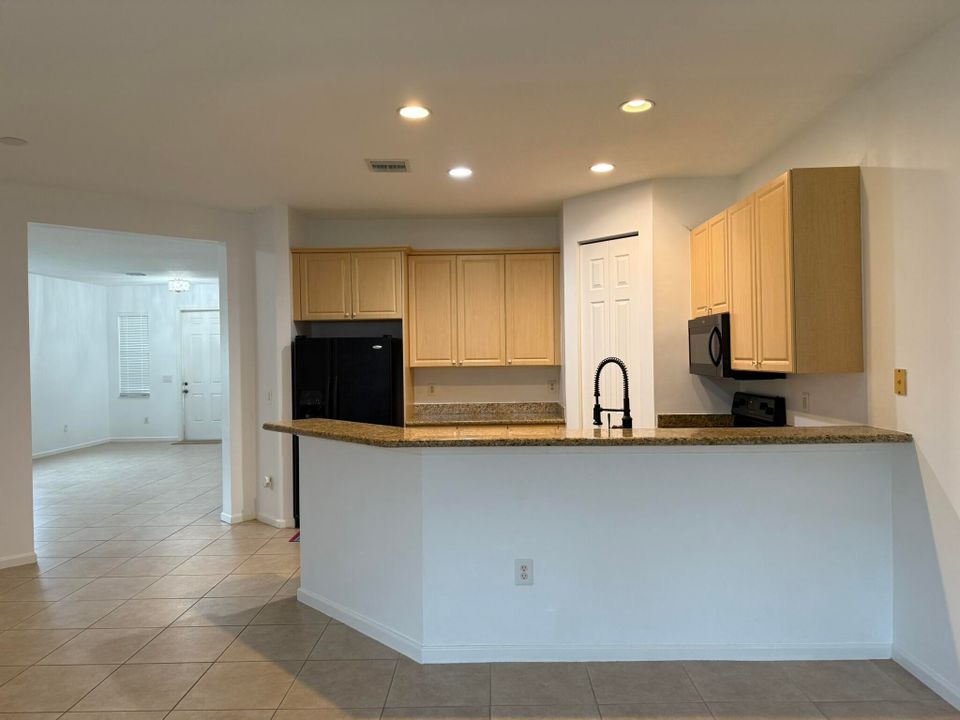 For Rent: $4,500 (3 beds, 3 baths, 2201 Square Feet)