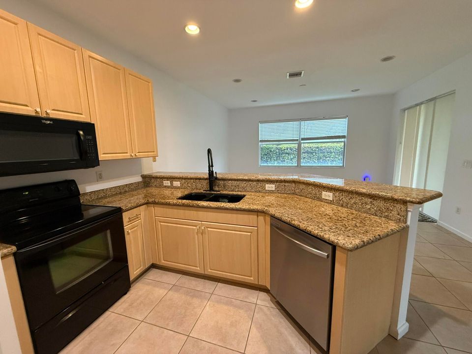 For Rent: $4,500 (3 beds, 3 baths, 2201 Square Feet)