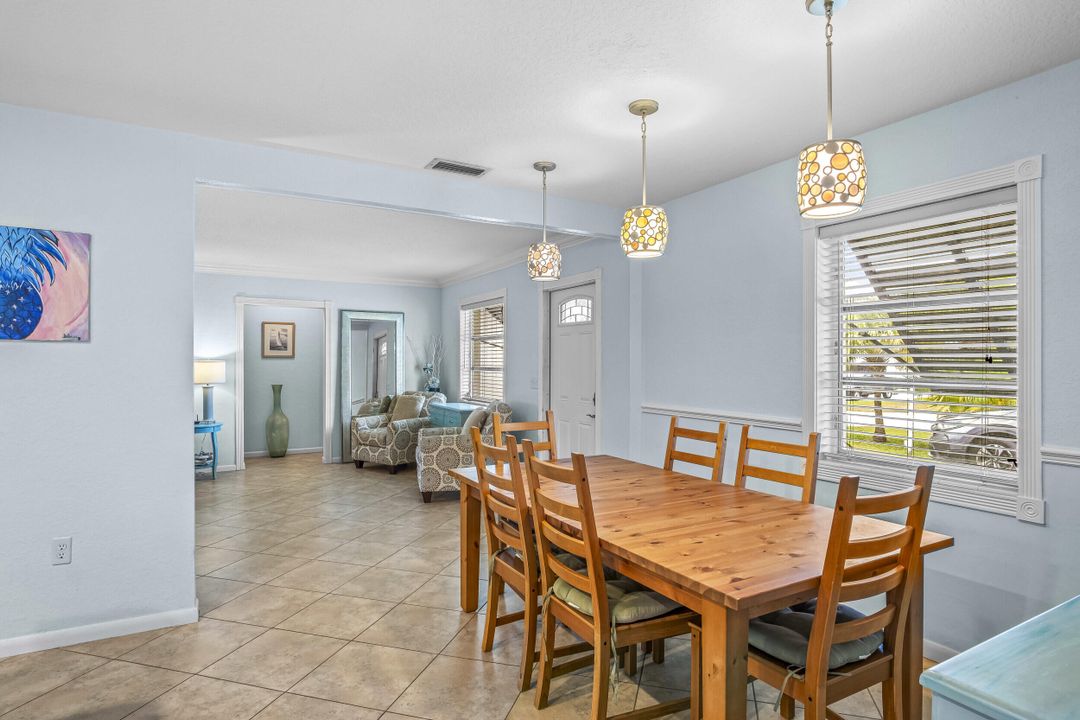 待售: $700,000 (3 贝兹, 2 浴室, 1645 平方英尺)