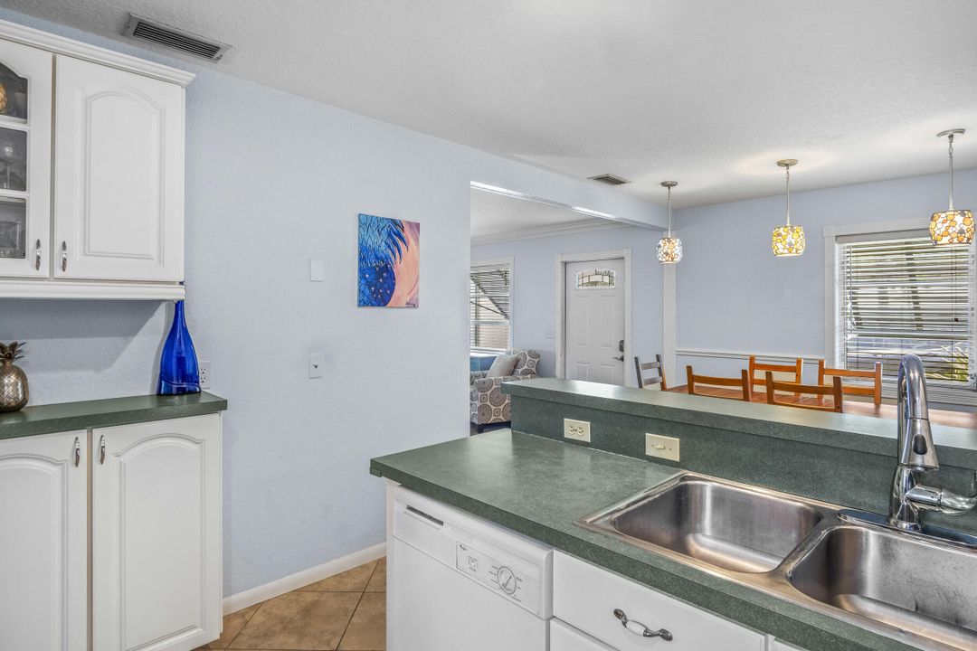 待售: $700,000 (3 贝兹, 2 浴室, 1645 平方英尺)