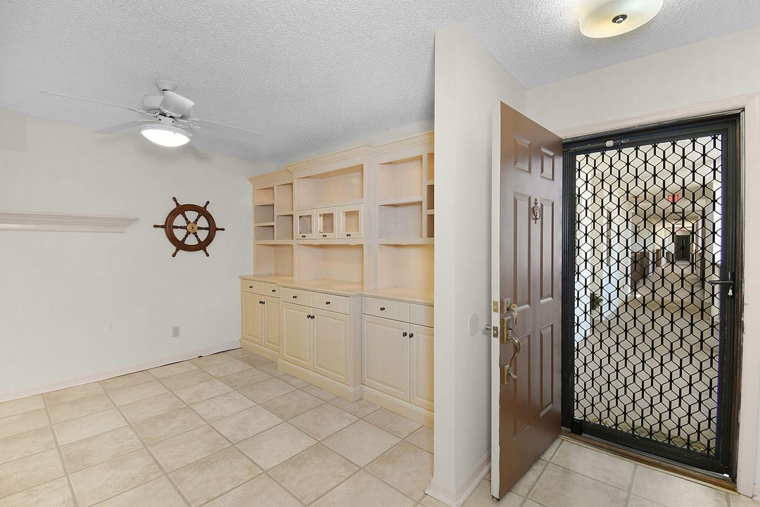 待售: $300,000 (3 贝兹, 2 浴室, 1684 平方英尺)