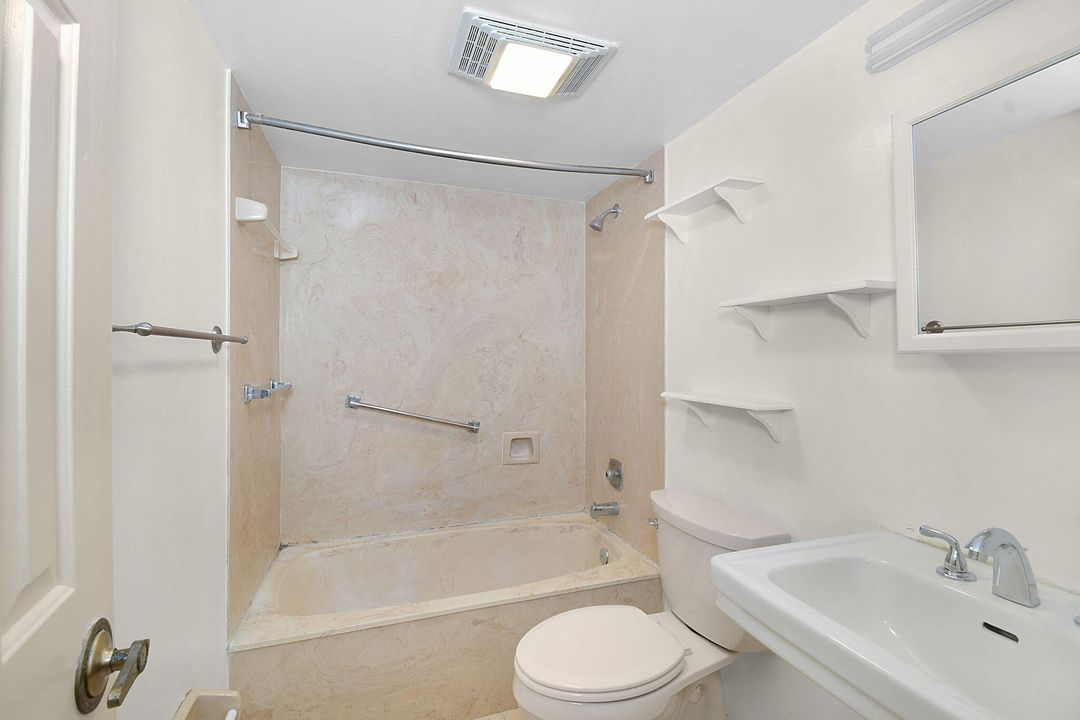 待售: $300,000 (3 贝兹, 2 浴室, 1684 平方英尺)