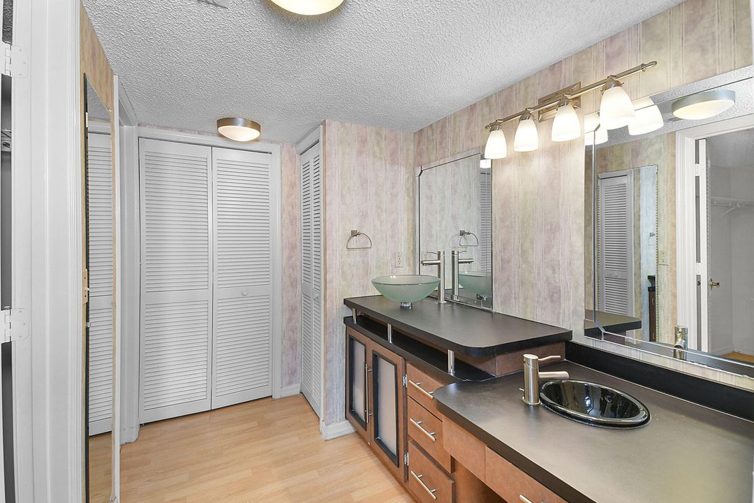 待售: $300,000 (3 贝兹, 2 浴室, 1684 平方英尺)