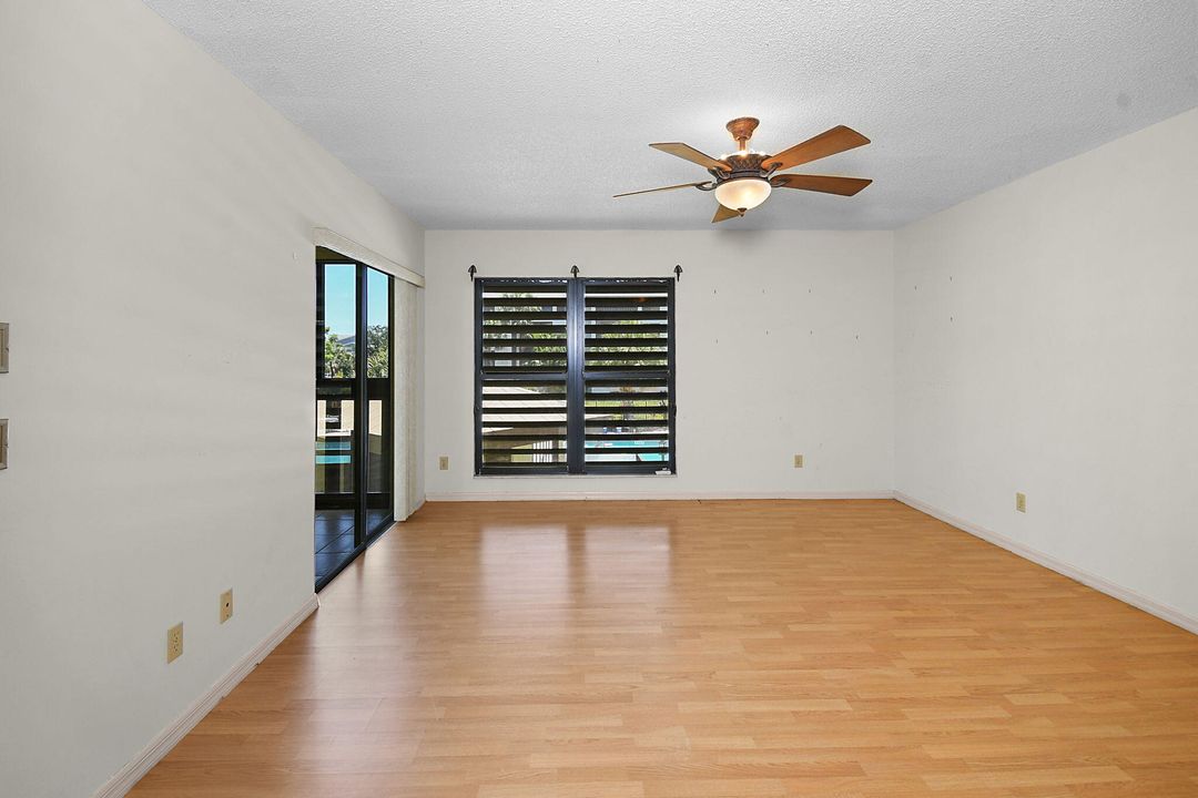 待售: $300,000 (3 贝兹, 2 浴室, 1684 平方英尺)