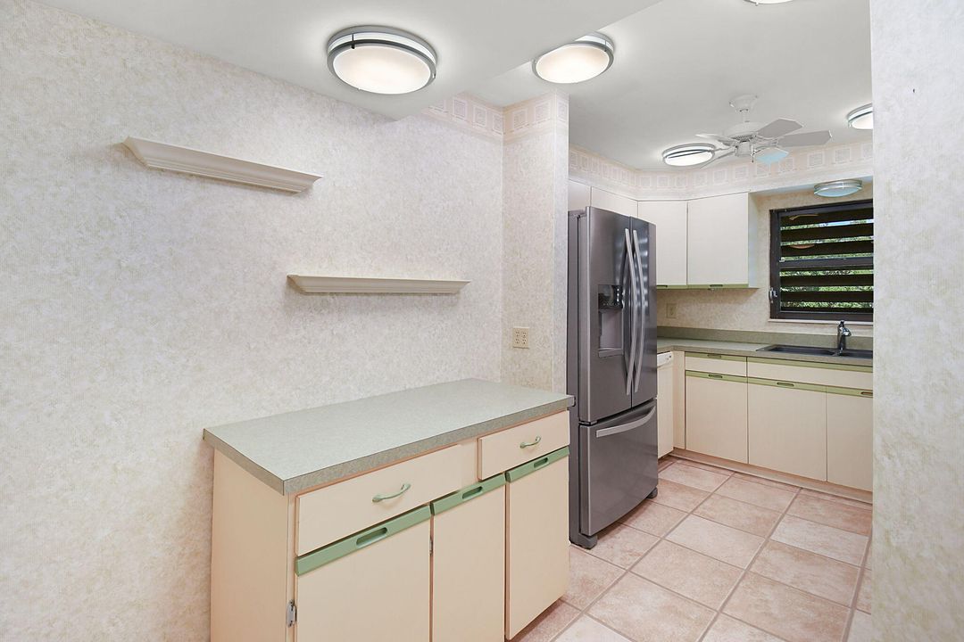 待售: $300,000 (3 贝兹, 2 浴室, 1684 平方英尺)