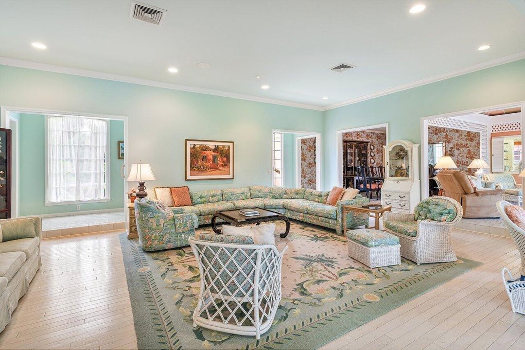 Active With Contract: $12,500,000 (7 beds, 7 baths, 5432 Square Feet)