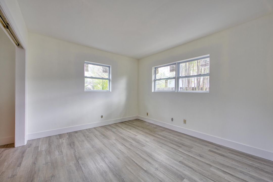 合同活跃: $850,000 (5 贝兹, 4 浴室, 2382 平方英尺)