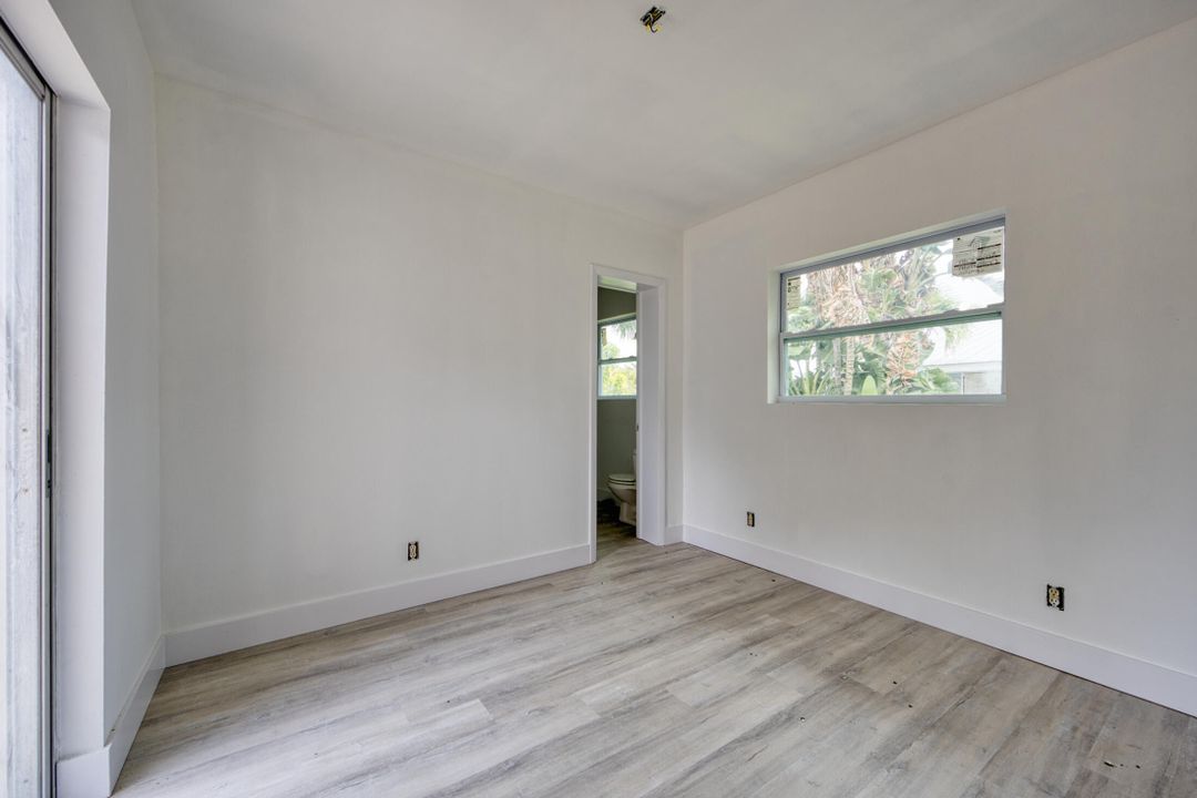 合同活跃: $850,000 (5 贝兹, 4 浴室, 2382 平方英尺)