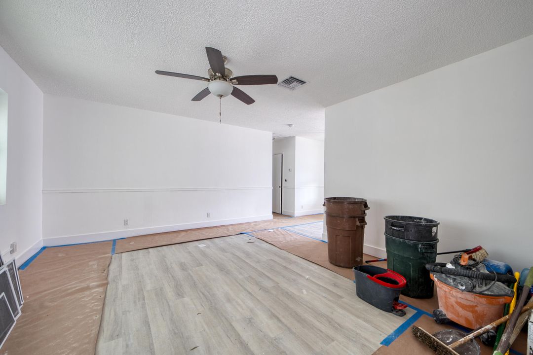 合同活跃: $850,000 (5 贝兹, 4 浴室, 2382 平方英尺)