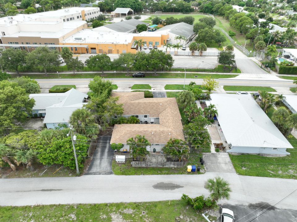 合同活跃: $850,000 (5 贝兹, 4 浴室, 2382 平方英尺)