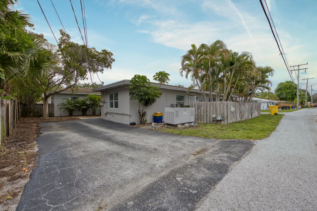 合同活跃: $850,000 (5 贝兹, 4 浴室, 2382 平方英尺)