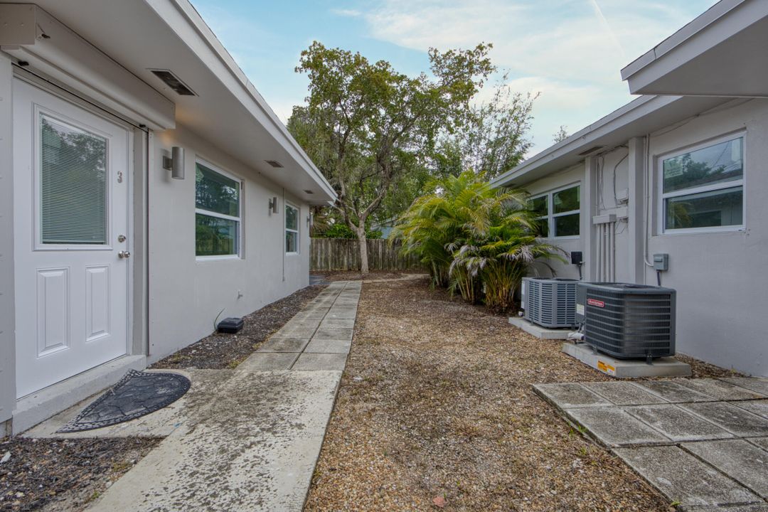 合同活跃: $850,000 (5 贝兹, 4 浴室, 2382 平方英尺)