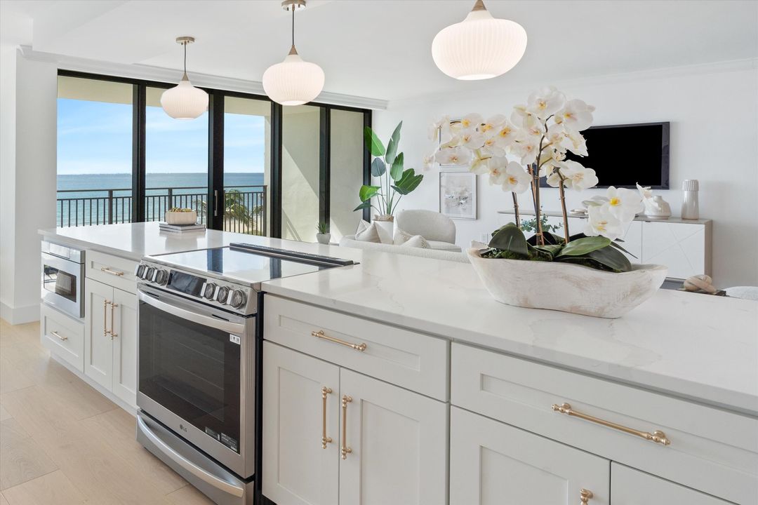 合同活跃: $1,399,000 (2 贝兹, 2 浴室, 1627 平方英尺)