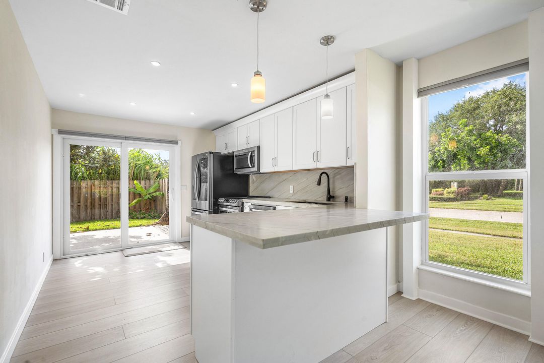 На продажу: $335,000 (3 спален, 2 ванн, 1312 Квадратных фут)