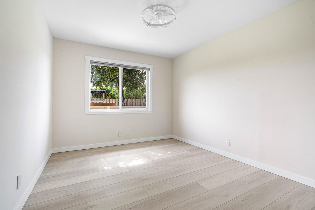 На продажу: $335,000 (3 спален, 2 ванн, 1312 Квадратных фут)