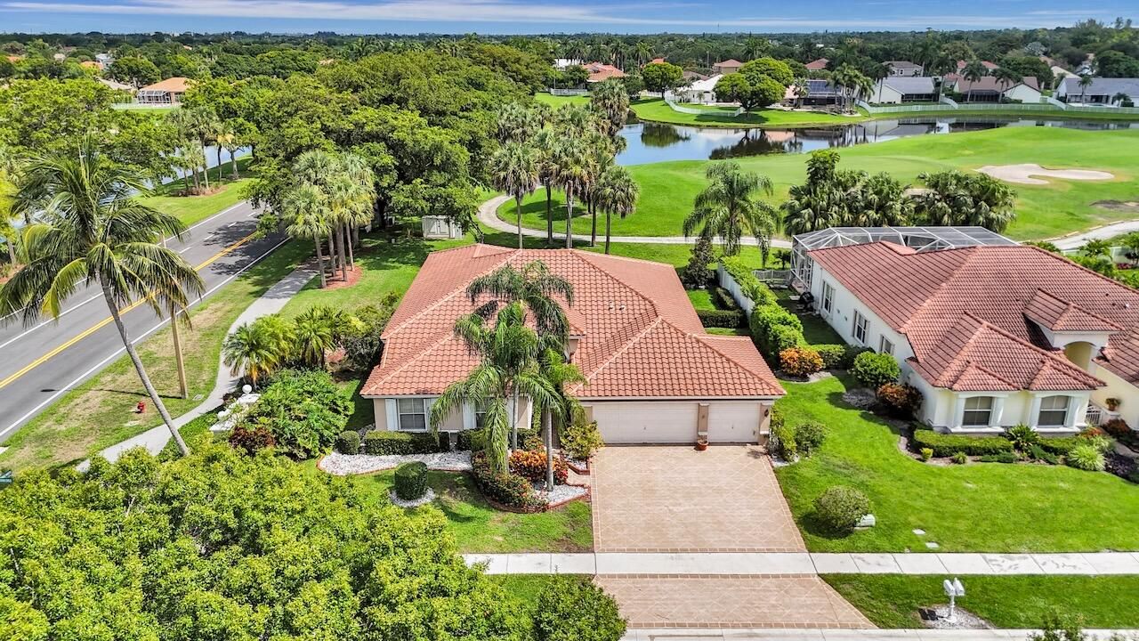 Под контрактом: $639,000 (4 спален, 2 ванн, 2386 Квадратных фут)