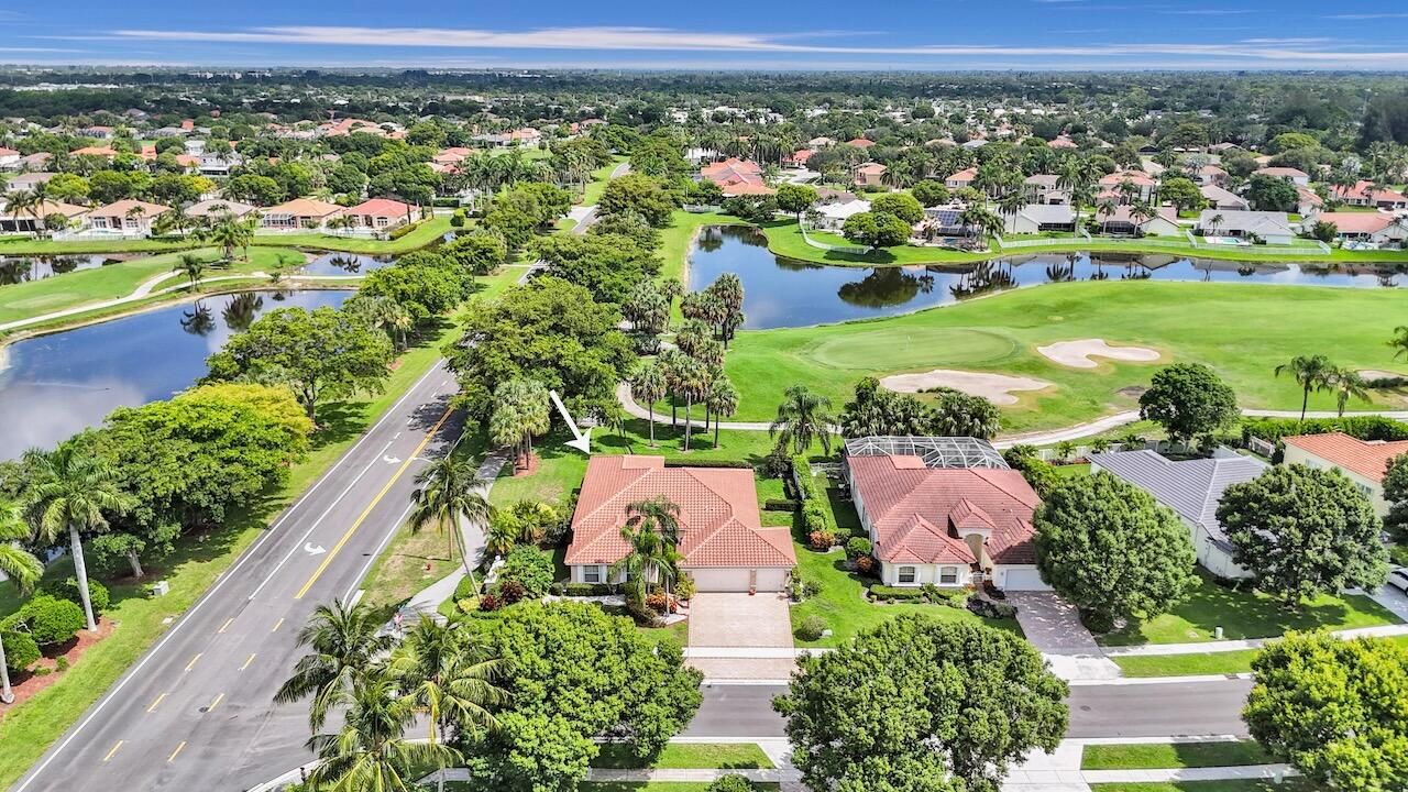 Под контрактом: $639,000 (4 спален, 2 ванн, 2386 Квадратных фут)