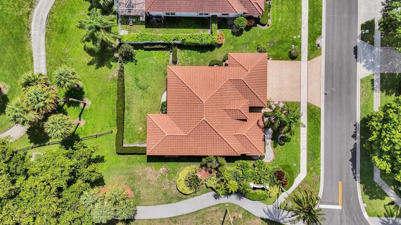 Под контрактом: $639,000 (4 спален, 2 ванн, 2386 Квадратных фут)