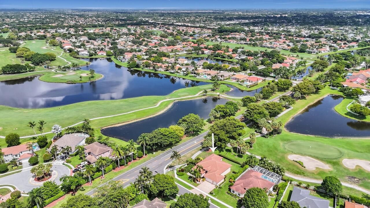 Под контрактом: $639,000 (4 спален, 2 ванн, 2386 Квадратных фут)