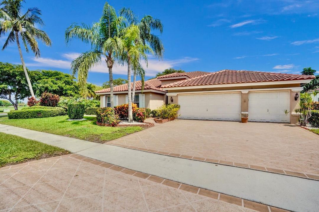 Под контрактом: $639,000 (4 спален, 2 ванн, 2386 Квадратных фут)