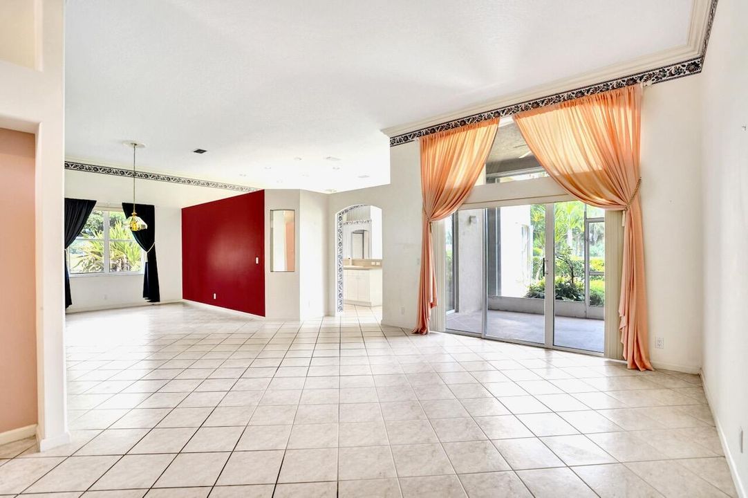 Под контрактом: $639,000 (4 спален, 2 ванн, 2386 Квадратных фут)