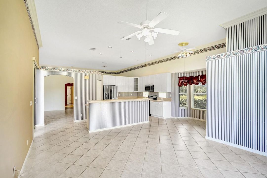 Под контрактом: $639,000 (4 спален, 2 ванн, 2386 Квадратных фут)