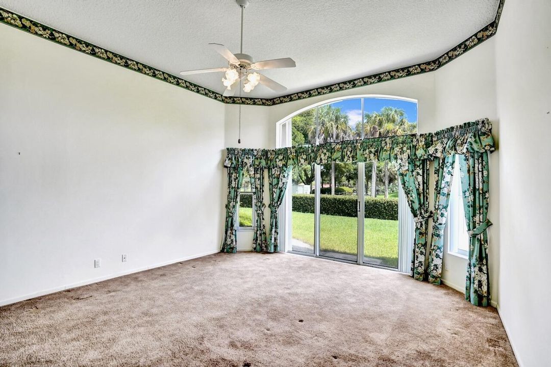 Под контрактом: $639,000 (4 спален, 2 ванн, 2386 Квадратных фут)