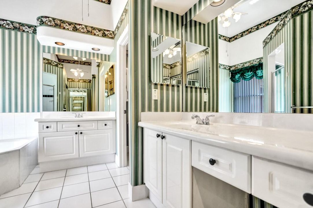 Под контрактом: $639,000 (4 спален, 2 ванн, 2386 Квадратных фут)