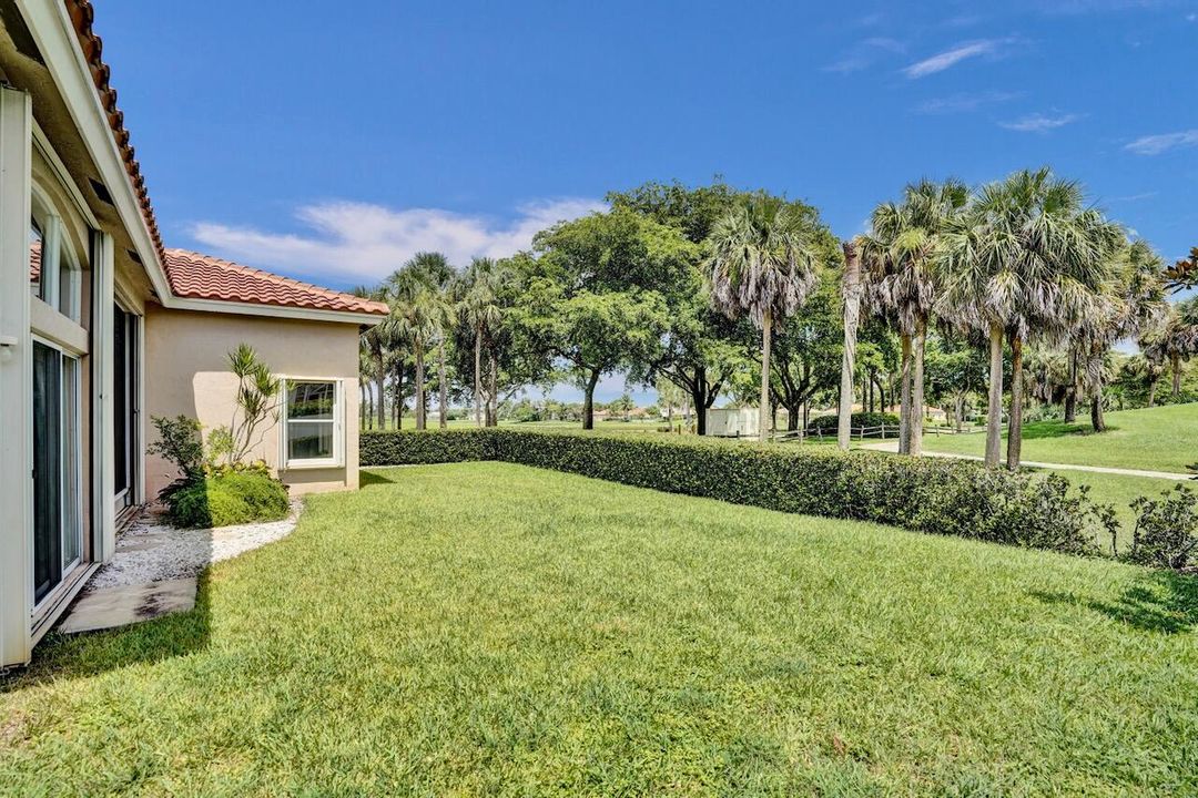 Под контрактом: $639,000 (4 спален, 2 ванн, 2386 Квадратных фут)