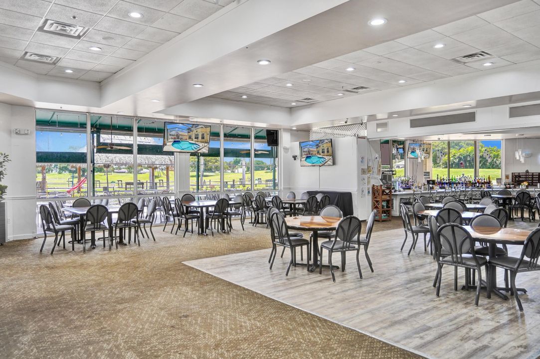 Под контрактом: $639,000 (4 спален, 2 ванн, 2386 Квадратных фут)