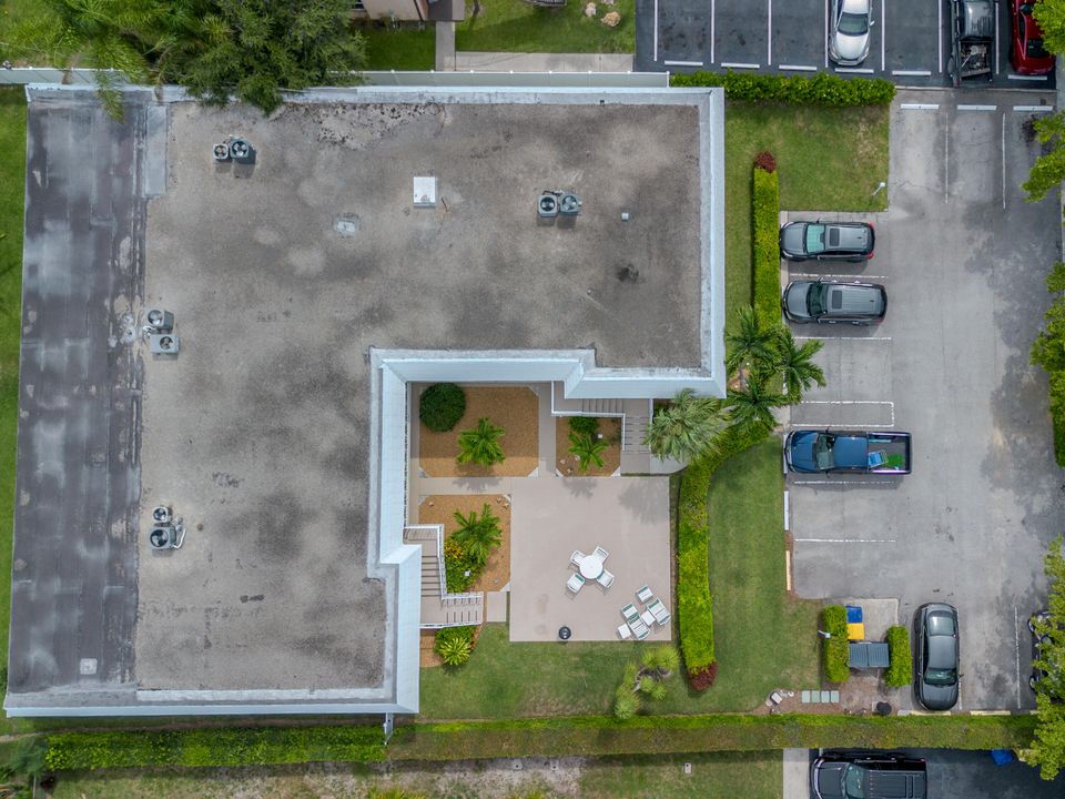 For Sale: $294,990 (2 beds, 2 baths, 1040 Square Feet)