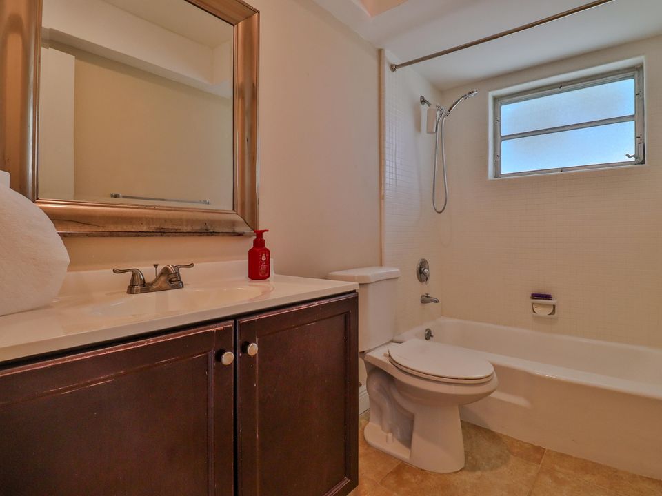 For Sale: $294,990 (2 beds, 2 baths, 1040 Square Feet)