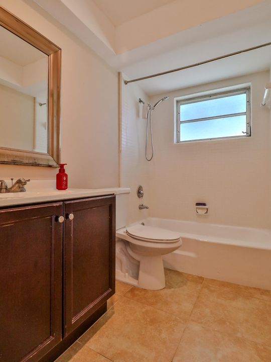 For Sale: $294,990 (2 beds, 2 baths, 1040 Square Feet)