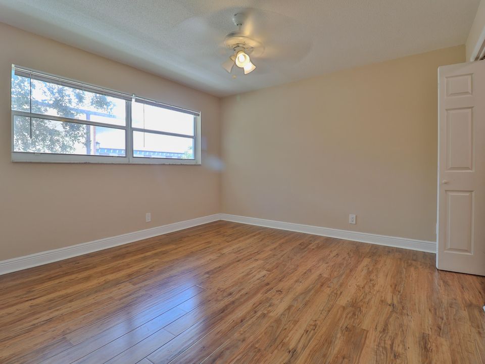 For Sale: $294,990 (2 beds, 2 baths, 1040 Square Feet)