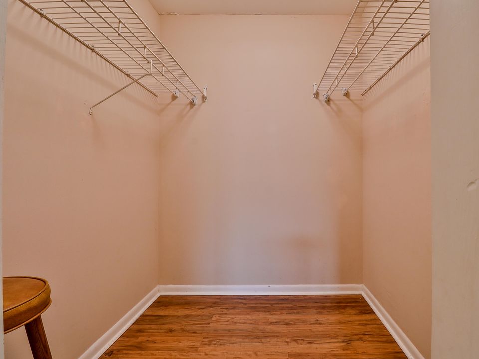 For Sale: $294,990 (2 beds, 2 baths, 1040 Square Feet)