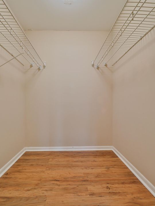 For Sale: $294,990 (2 beds, 2 baths, 1040 Square Feet)