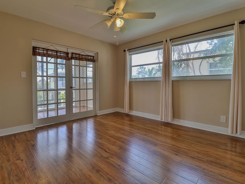 For Sale: $294,990 (2 beds, 2 baths, 1040 Square Feet)